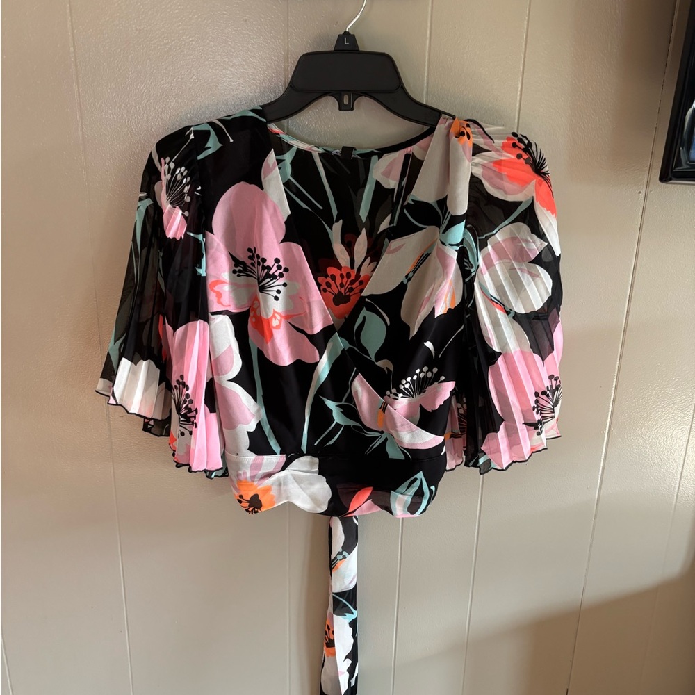 Express Pink Flutter Sleeve Crop Top